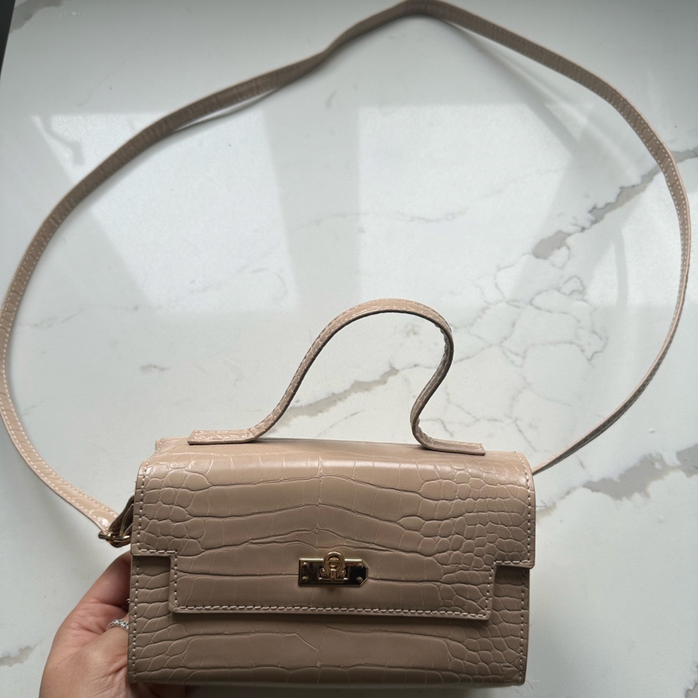 Women’s beige purse